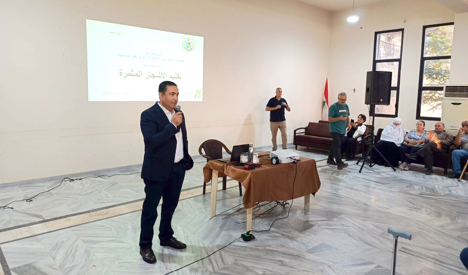 في إطار البرنامج الوطني للإرشاد الزراعي: ندوة توجيهية في دميت حول الممارسات الزراعية الجيدة وتقليم الأشجار المثمرة