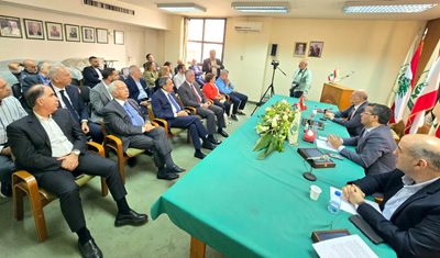 الوزير نزار هاني في جمعية مستوردي وتجار مستلزمات القطاع الزراعي: نحو شراكة متكاملة لتنظيم السوق وتعزيز الإنتاج الزراعي الآمن والمستدام