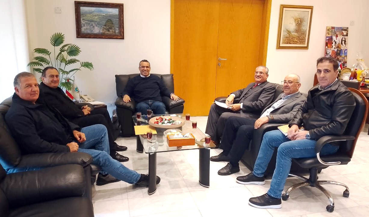 وزير الزراعة يستقبل مزارعي الأزهار والشتول: مسار مؤسسي لإحياء قطاع واعد وتعزيز دوره في الاقتصاد الوطني