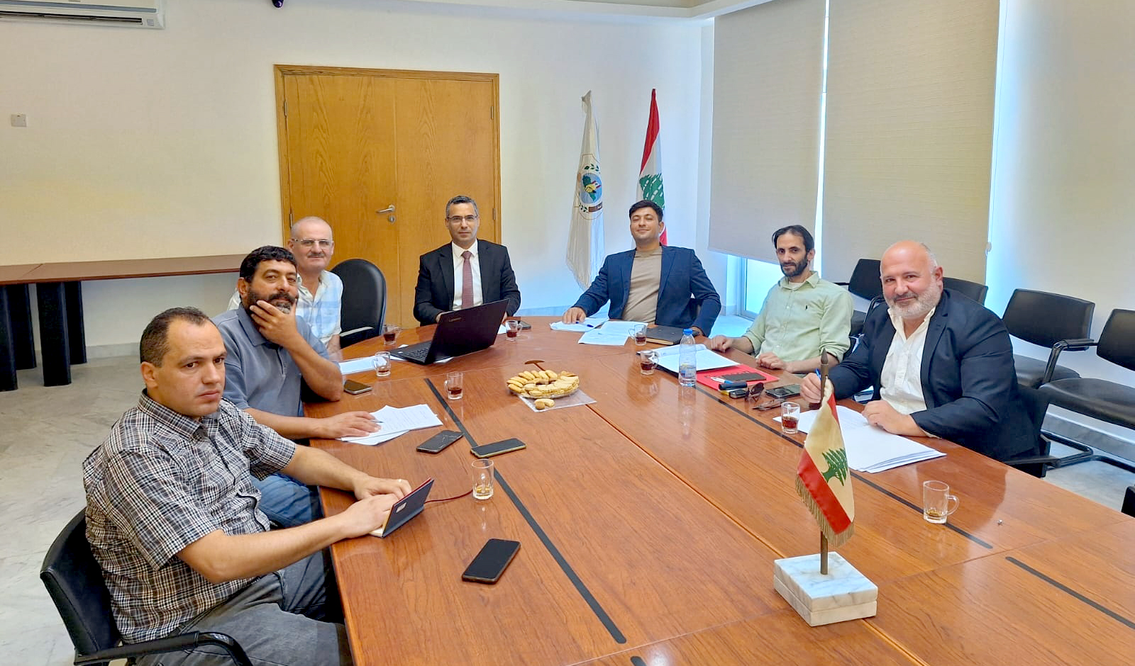 الوزير نزار هاني يترأس اجتماع اللجنة الوطنية لقطاع تربية النحل: نحو تنظيم شامل وتطوير مستدام للقطاع