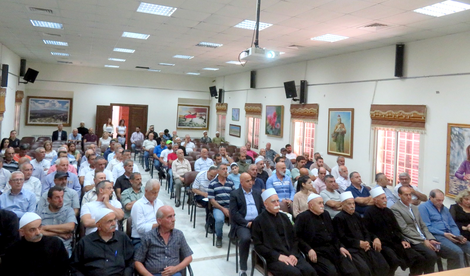 بعقلين تستضيف ندوة توجيهية حول تحضير خلايا النحل لفترة الإعسال في ظل التغيرات المناخية
