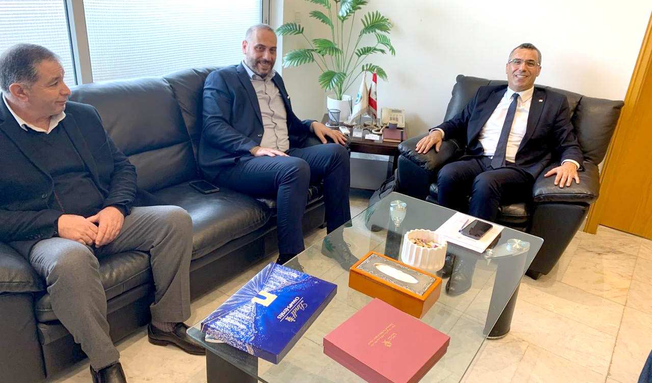 وزير الزراعة بحث مع وفد مزارعي القنّب الوطني آليات تنظيم القطاع وتعزيز العمل التعاوني